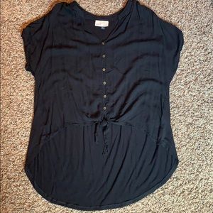 Hardly worn, Black button up top, cropped front